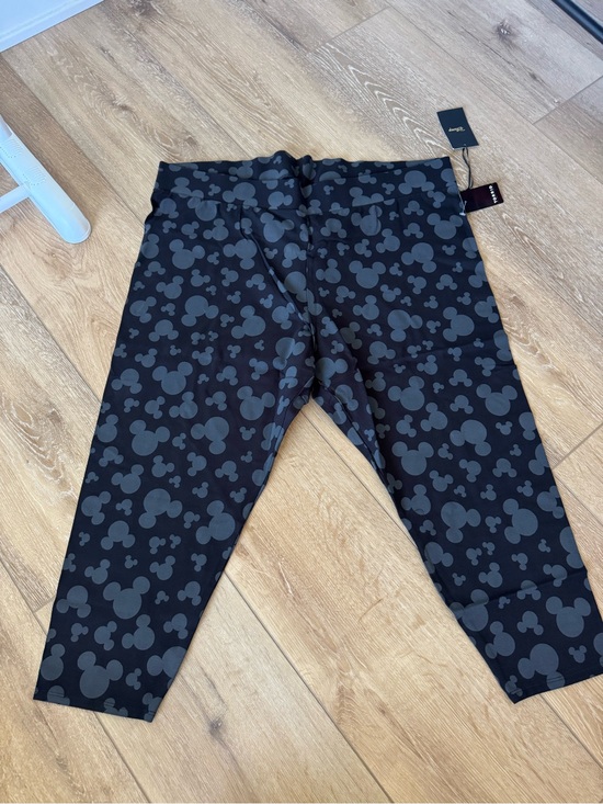 torrid Pants - TORRID DISNEY MICKEY HEAD CROP LEGGINGS SIZE 4X new with tags